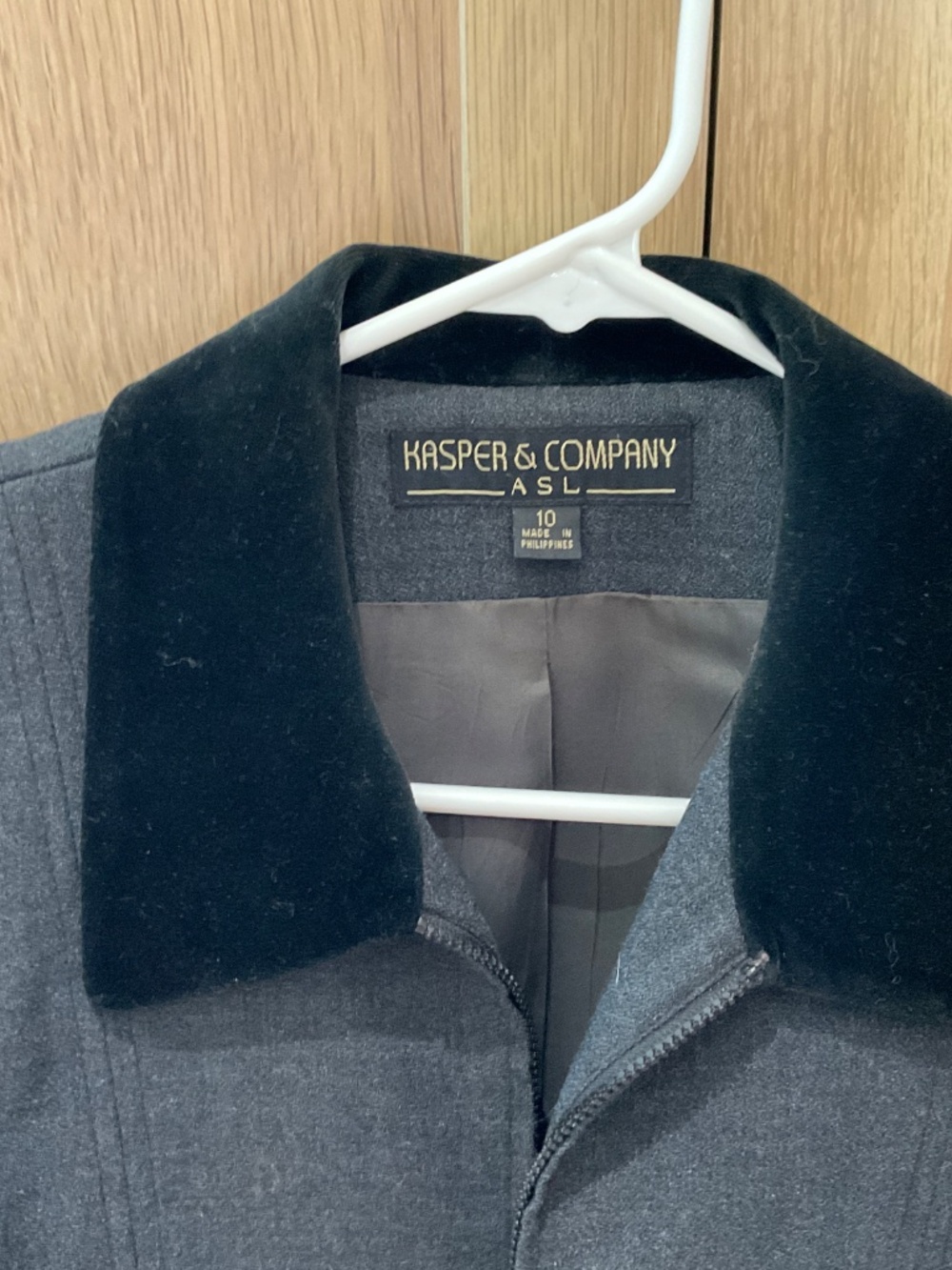 Women’s jacket - Picture 3 of 4